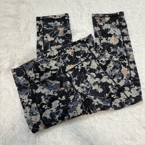 Lululemon Wunder Under Crop 21” 6 - Picture 1 of 3